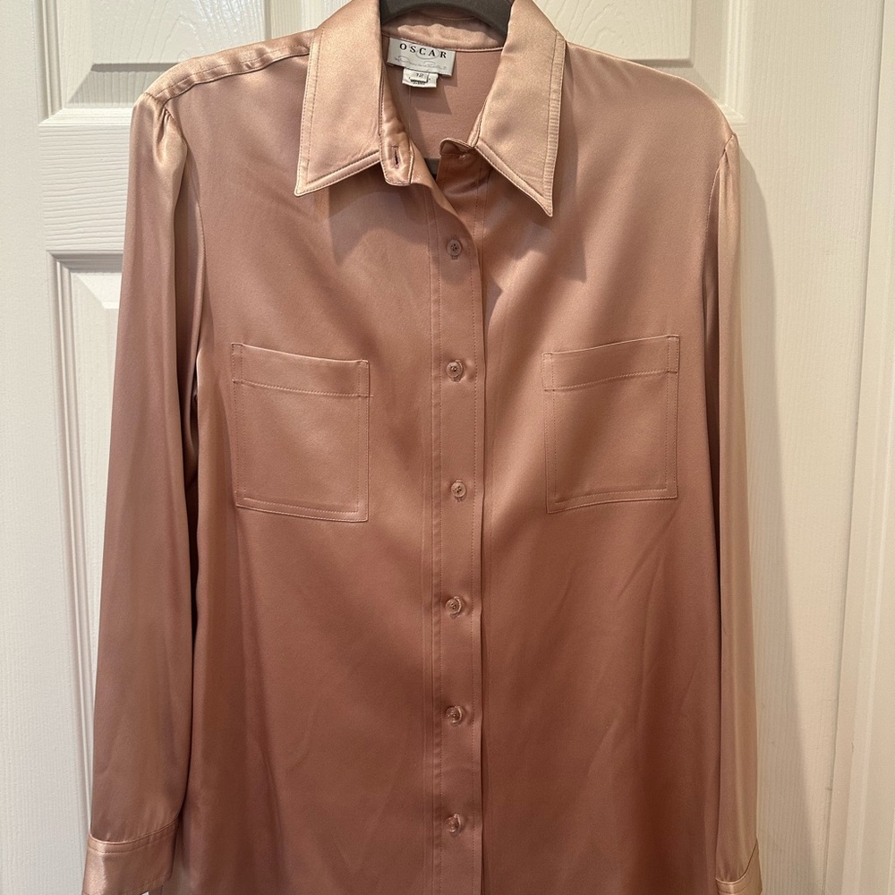 Oscar de la Renta 100% silk blouse size L absolutely beautiful.